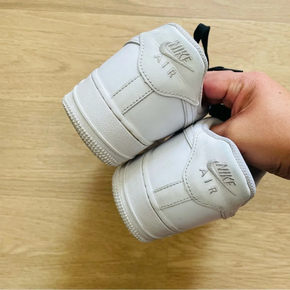 Nike Air Force One White sneakers 9.5 casual streetwear Gently worn athletic